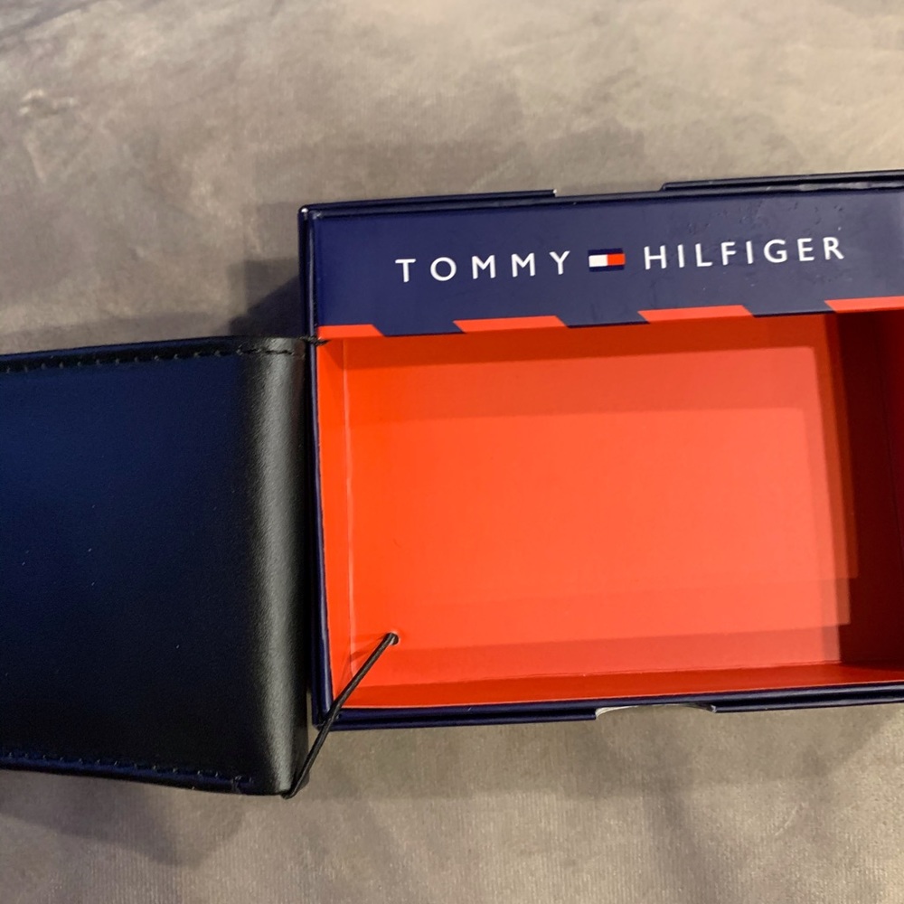 BNWT Wallet - Picture 6 of 6